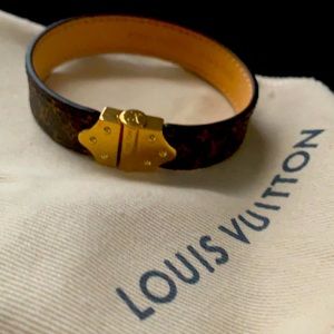 LV brown bracelet brand new never worn still in box